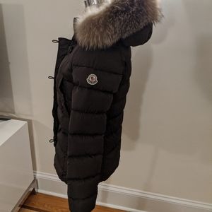 Woman authentic Moncler winter coat style Genette